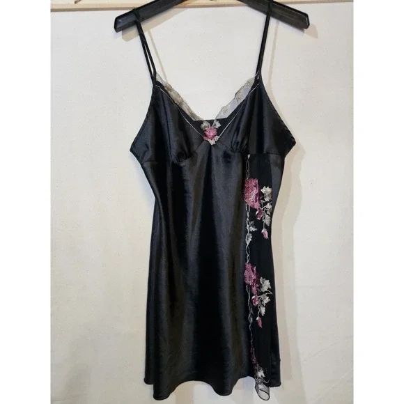 This Is A Mid Thigh Black Satin Chemise (Or Slip Dress) Featuring Lace Detail XL - Picture 4 of 13